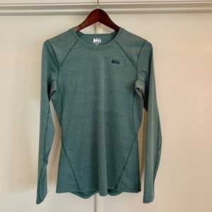 New REI Outdoors Stretchy Athletic Top